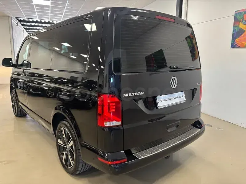 Usado VW Multivan 204 CV (150 kW) 2021 Negro Monovolumen