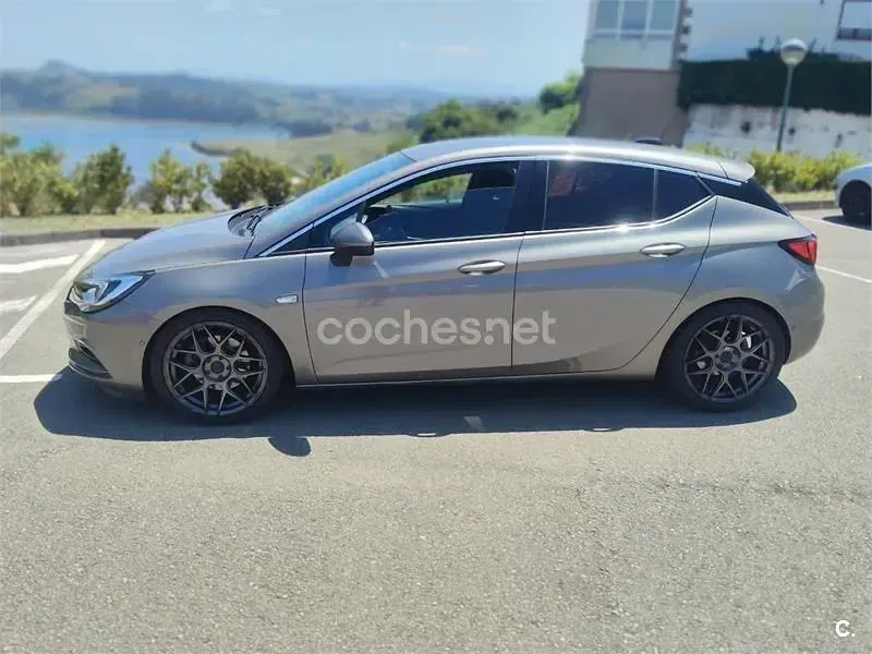 Usado Opel Astra Dynamic 110 CV (80 kW) 2016 Gris / plata Berlina