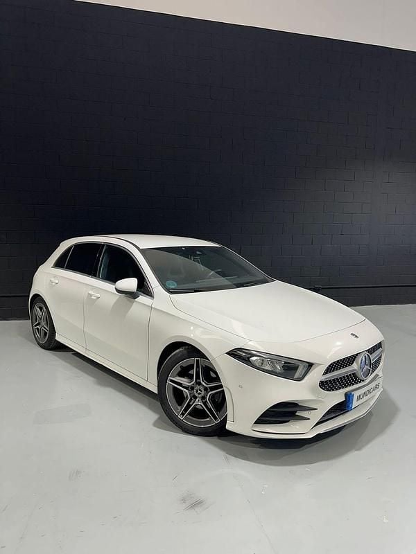 Usado Mercedes A180 AMG line 137 CV (100 kW) 2019 Blanco Berlina