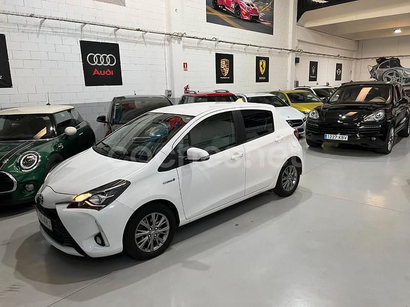 Usado Toyota Yaris Hybrid Advance 100 CV (73 kW) 2018 Blanco Berlina