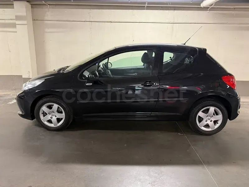 Usado Peugeot 207 95 CV (69 kW) 2008 Negro Berlina