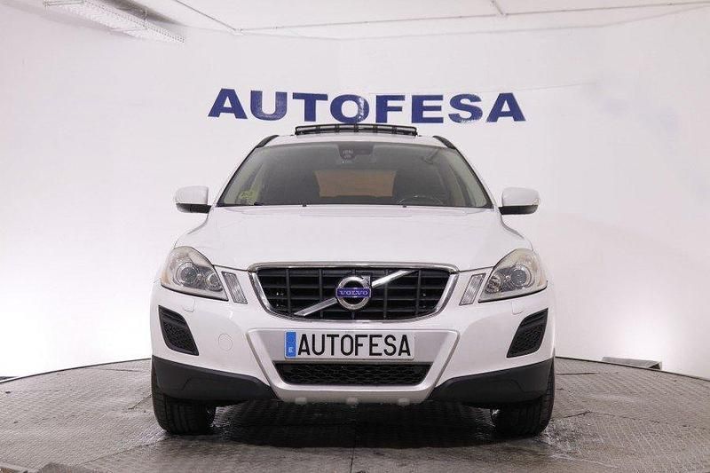 Käytetty Volvo XC60 Momentum 205 HP (150 kW) 2011 Valkoinen Katumaasturi