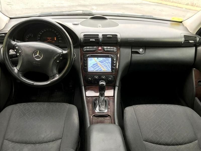 Usado Mercedes C270 Elegance 170 CV (125 kW) 2004 Gris Berlina