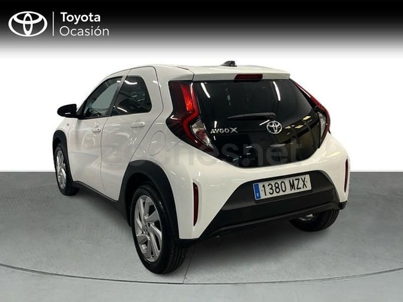 Usado Toyota Aygo X Play 72 CV (52 kW) 2025 Blanco SUV