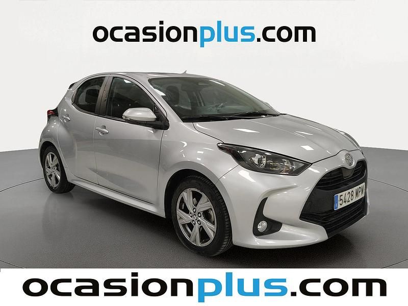 Usado Toyota Yaris Active 116 CV (85 kW) 2024 Gris Utilitario