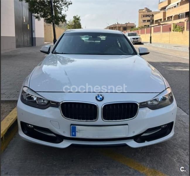 Käytetty BMW 320 Sport Line 184 HP (135 kW) 2012 Valkoinen Sedan
