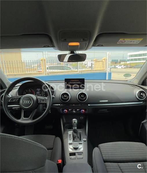 Usado Audi A3 116 CV (85 kW) 2019 Gris / plata Berlina