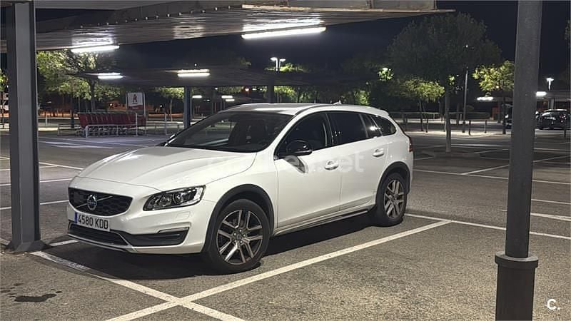 Blanco Usado 2017 Volvo V60 CC Plus Familiar | 15.900 € (Precio justo) - Imagen 1/4