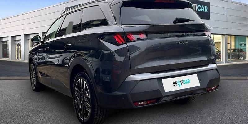 Usado Peugeot 5008 Allure 136 CV (100 kW) 2025 Gris