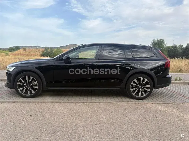 Usado Volvo V60 CC 190 CV (139 kW) 2020 Negro Familiar