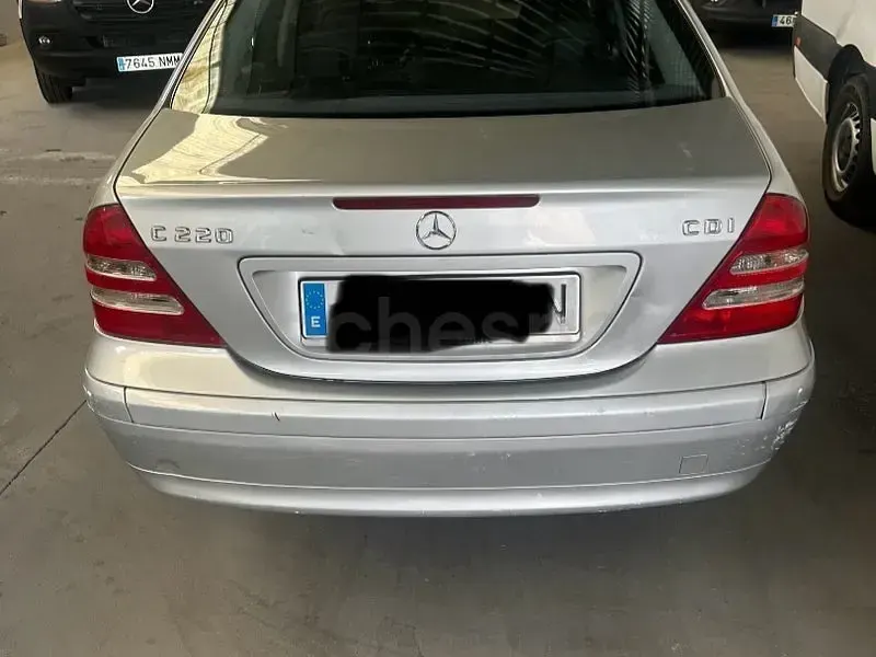 Usado Mercedes C220 Classic 150 CV (110 kW) 2004 Gris / plata Berlina