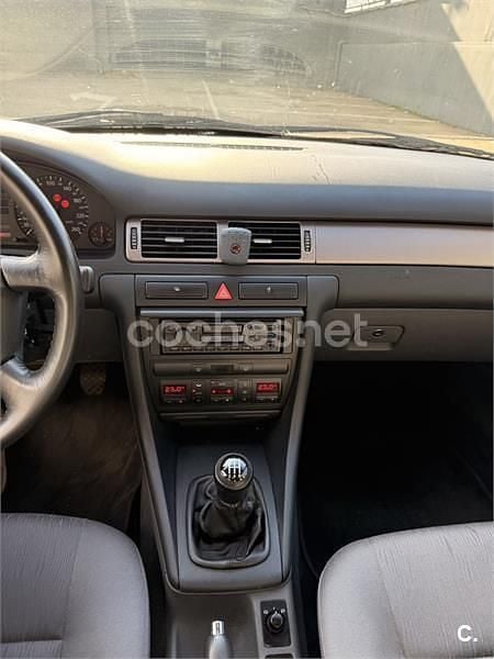 Usado Audi A6 150 CV (110 kW) 1998 Gris / plata Berlina