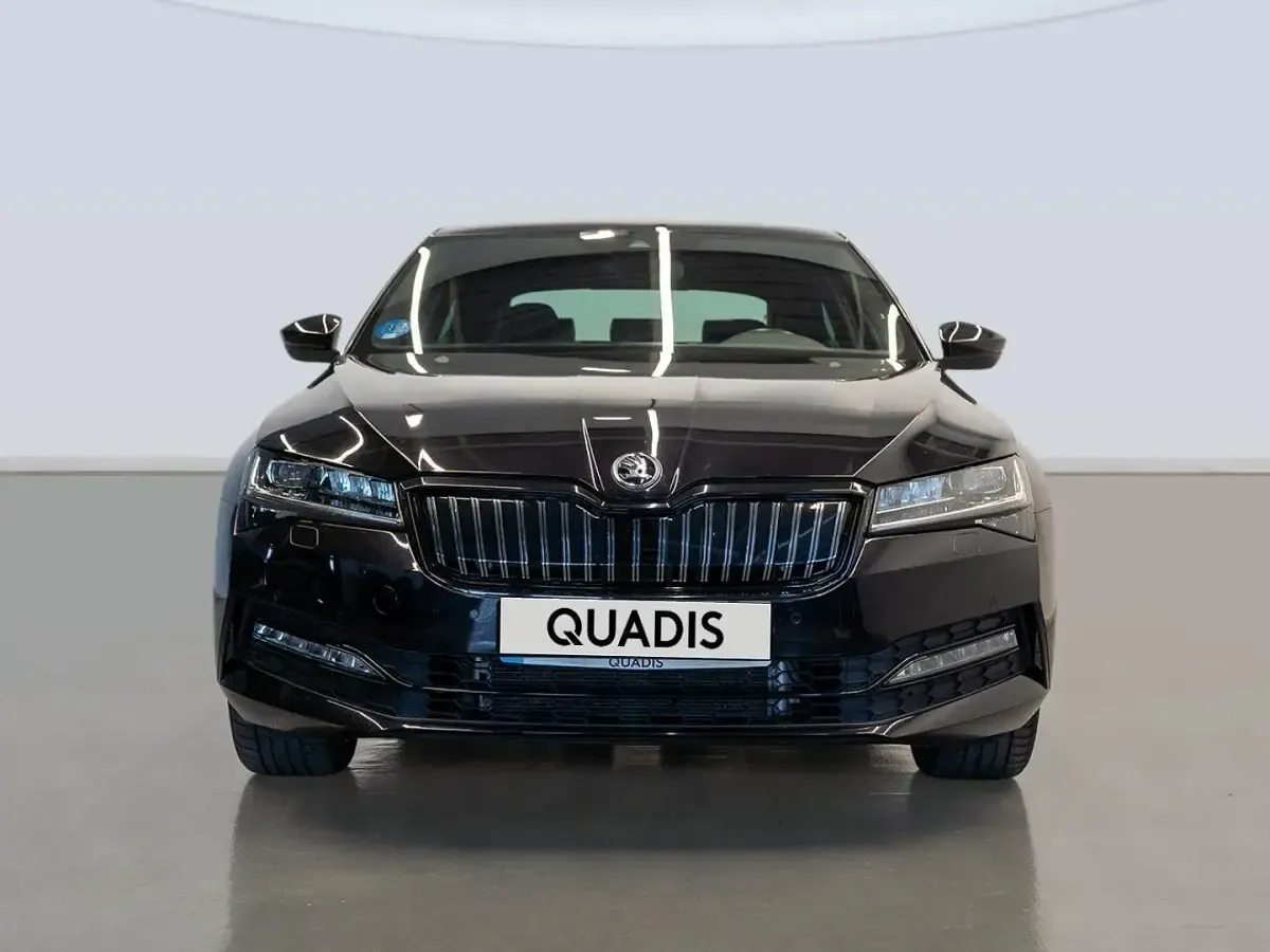 Usado Skoda Superb SportLine 218 CV (160 kW) 2025 Negro Berlina