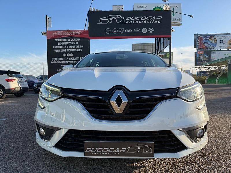 Usado Renault Mégane IV Business 115 CV (84 kW) 2021 Blanco Berlina