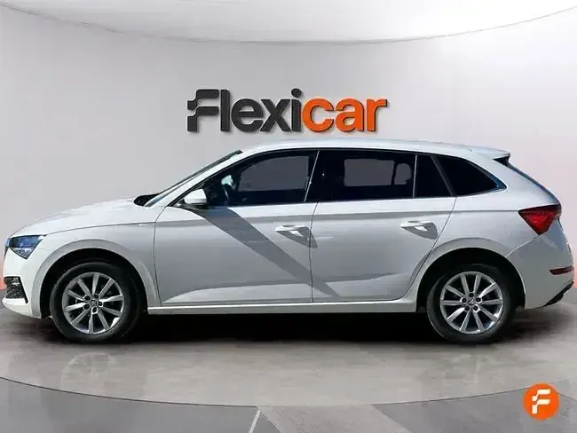 Usado Skoda Scala 110 CV (80 kW) 2022 Blanco Utilitario