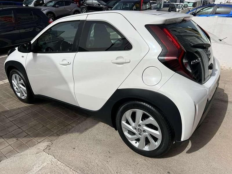 Usado Toyota Aygo Play 72 CV (52 kW) 2022 Blanco Utilitario