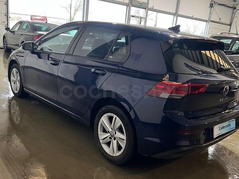 Usado VW Golf VIII 115 CV (84 kW) 2021 Azul Berlina