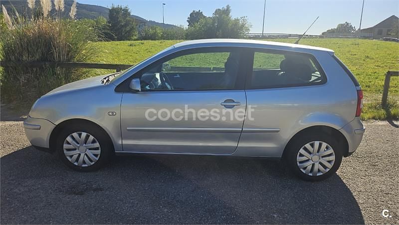 Usado VW Polo Trendline 65 CV (47 kW) 2004 Gris / plata Utilitario
