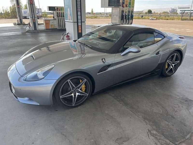 Gris Usado 2010 Ferrari California Descapotable | 99.999 € - Imagen 1/4