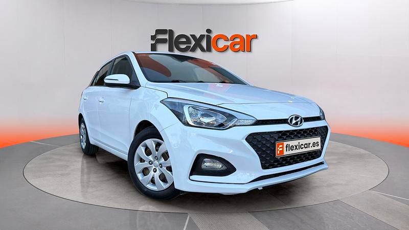 Usado Hyundai i20 75 CV (55 kW) 2019 Blanco Utilitario