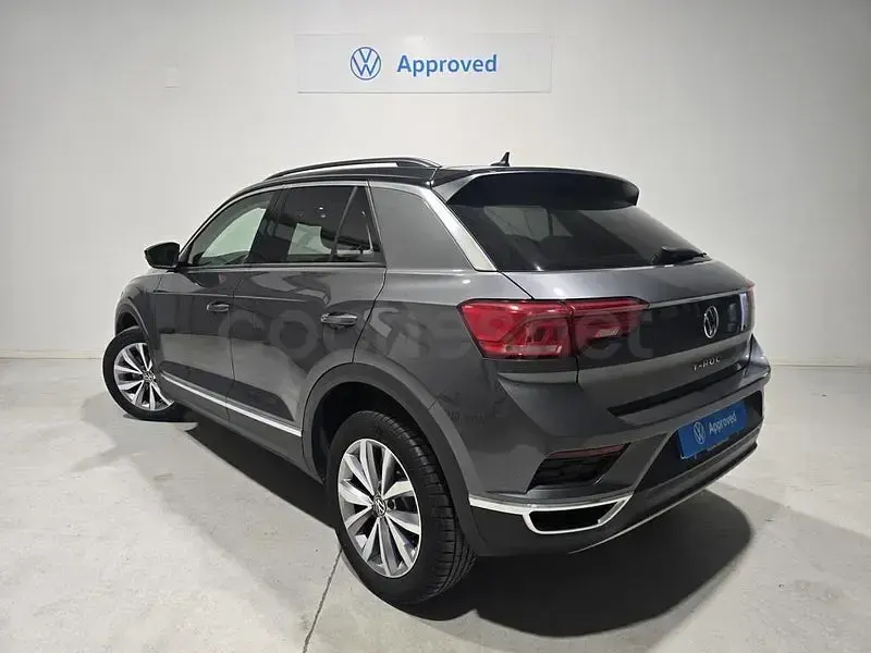 Usado VW T-Roc Advance 150 CV (110 kW) 2022 Gris / plata SUV