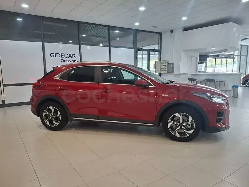 Usado Kia XCeed 120 CV (88 kW) 2022 Granate SUV