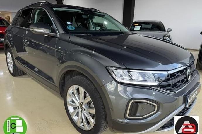 Usado VW T-Roc Life 150 CV (110 kW) 2022 Gris / plata SUV