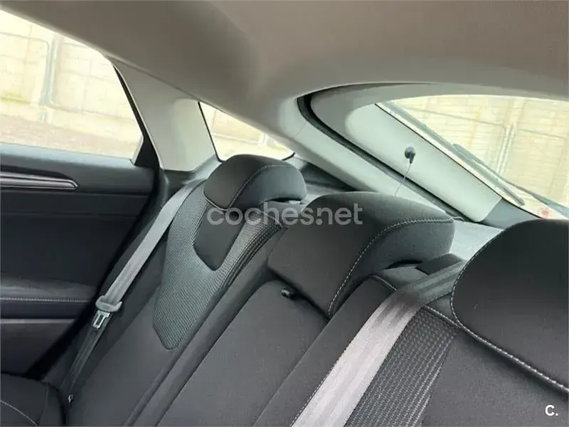 Usado Ford Mondeo Titanium 165 CV (121 kW) 2019 Negro Berlina