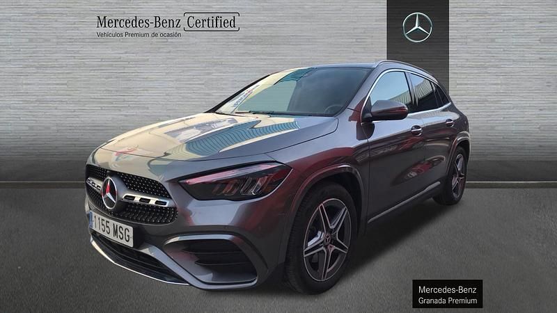 Usado Mercedes GLA200 AMG line 150 CV (110 kW) 2024 Gris montaña SUV