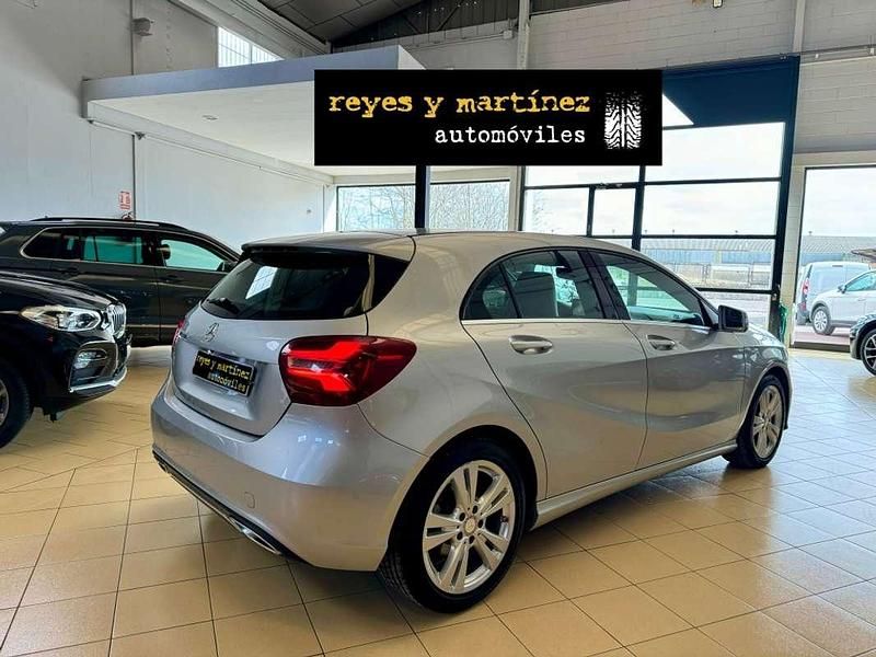 Usado Mercedes A200 136 CV (100 kW) 2018 Gris Utilitario