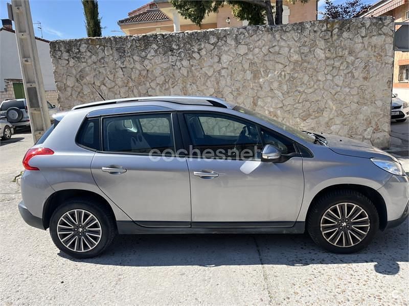 Usado Peugeot 2008 Active 92 CV (67 kW) 2014 Gris / plata SUV