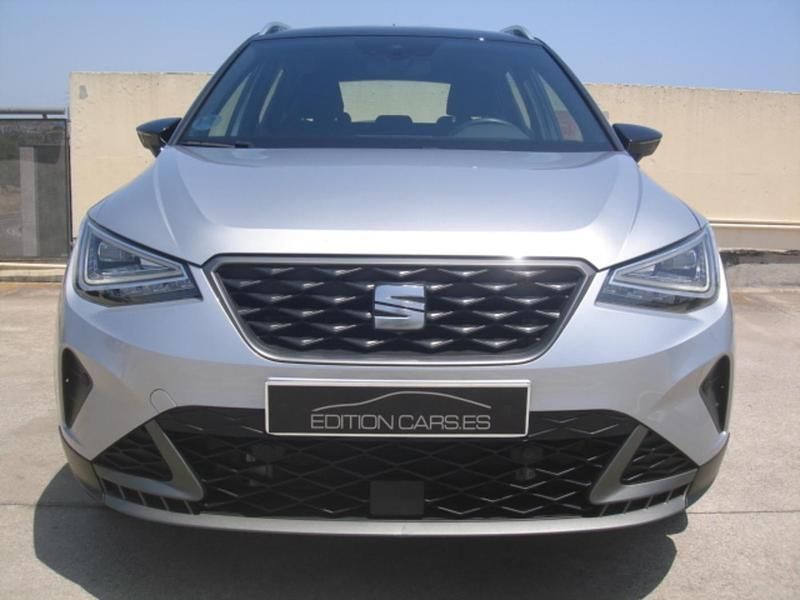 Usado Seat Arona FR 110 CV (80 kW) 2023 Gris / plata SUV