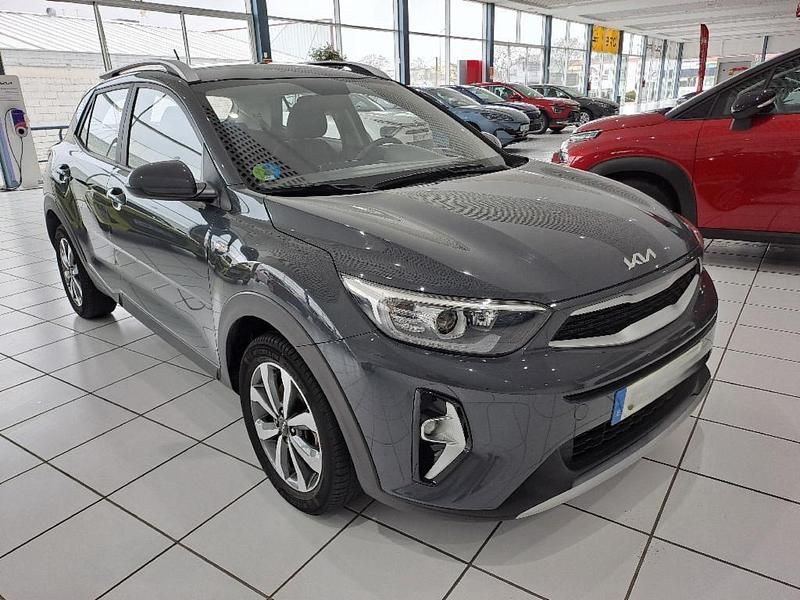 Usado Kia Stonic 100 CV (73 kW) 2021 Gris SUV