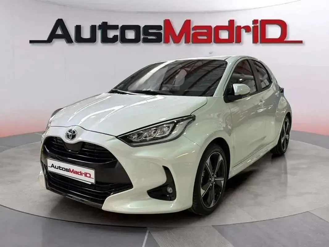 Usado Toyota Yaris Hybrid Style 116 CV (85 kW) 2025 Blanco Utilitario