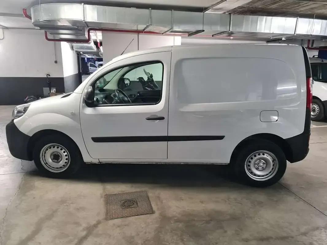 Usado Renault Kangoo 79 CV (58 kW) 2021 Blanco Monovolumen