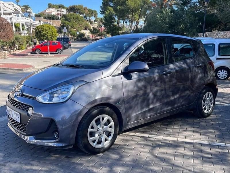 Usado Hyundai i10 87 CV (63 kW) 2017 Gris / plata Utilitario