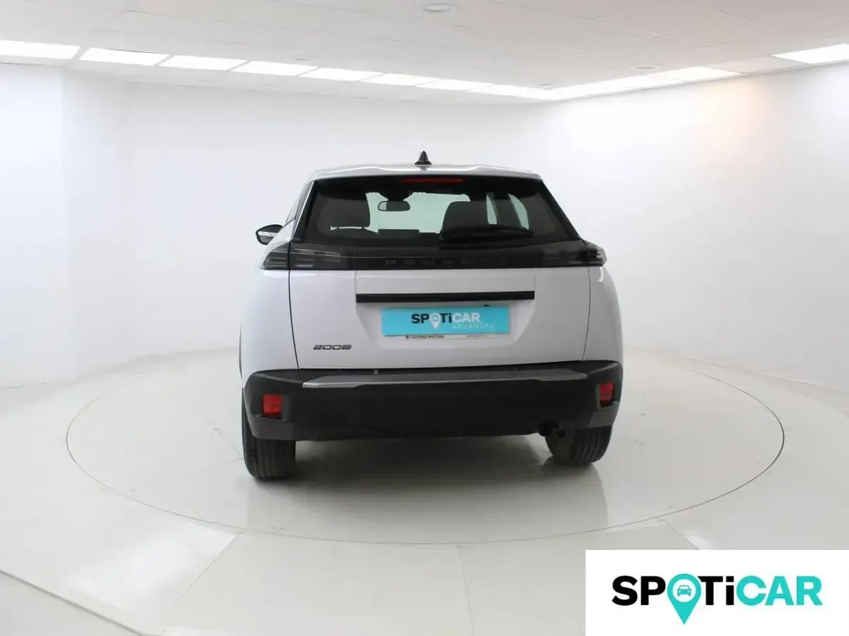 Usado Peugeot 2008 Active 100 CV (73 kW) 2024 Blanco SUV