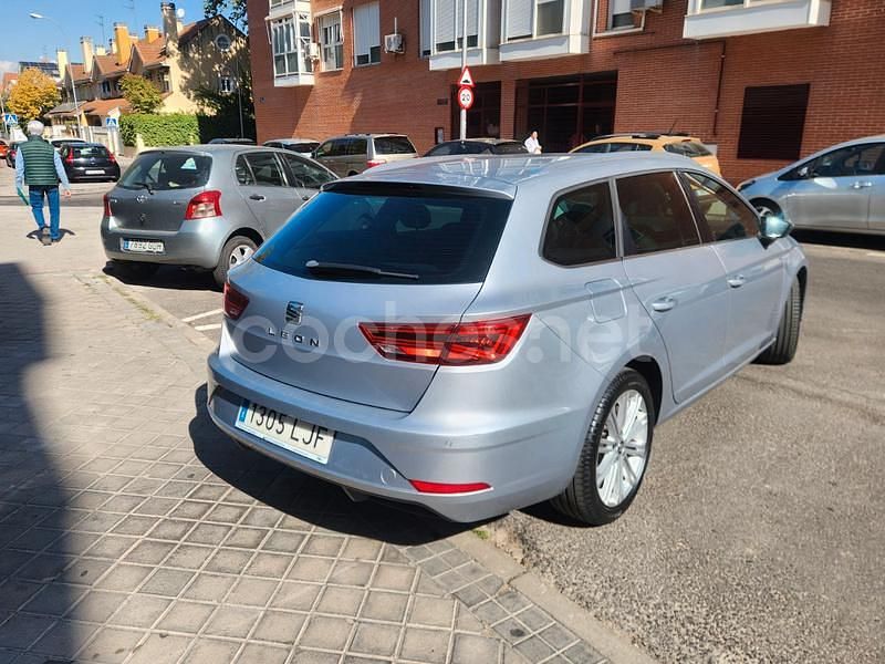 Usado Seat Leon XCELLENCE 130 CV (95 kW) 2020 Gris / plata Familiar