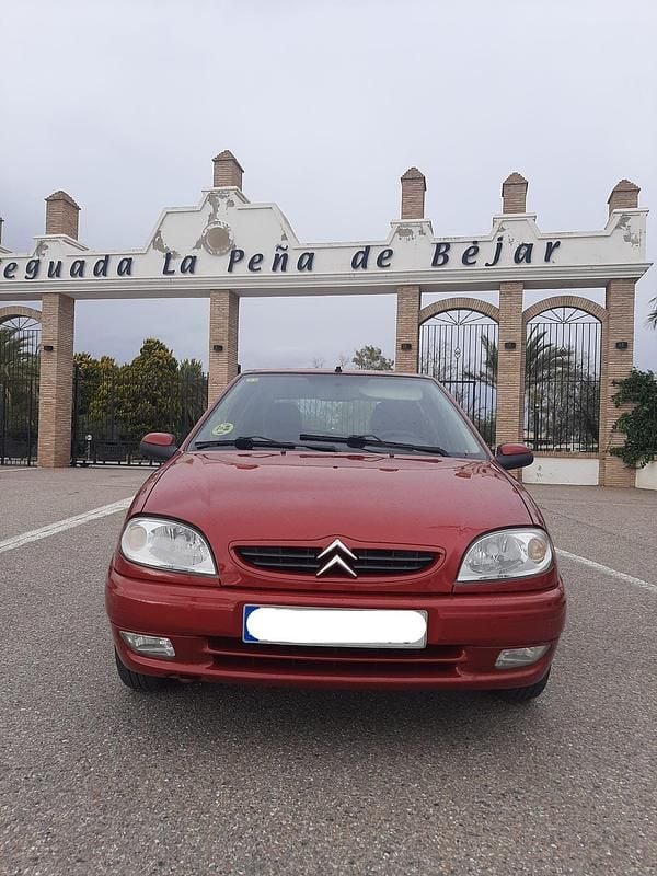 Usado Citroën Saxo 75 CV (55 kW) 2001 Rojo Utilitario