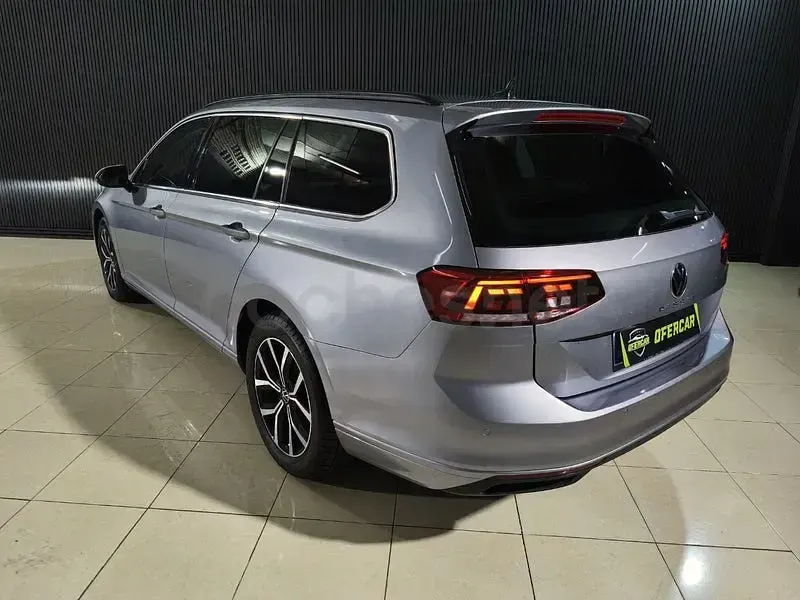 Usado VW Passat 122 CV (89 kW) 2022 Gris / plata Familiar