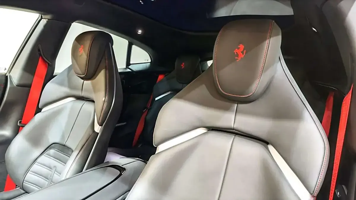 Usado Ferrari Purosangue 725 CV (533 kW) 2024 Rojo SUV