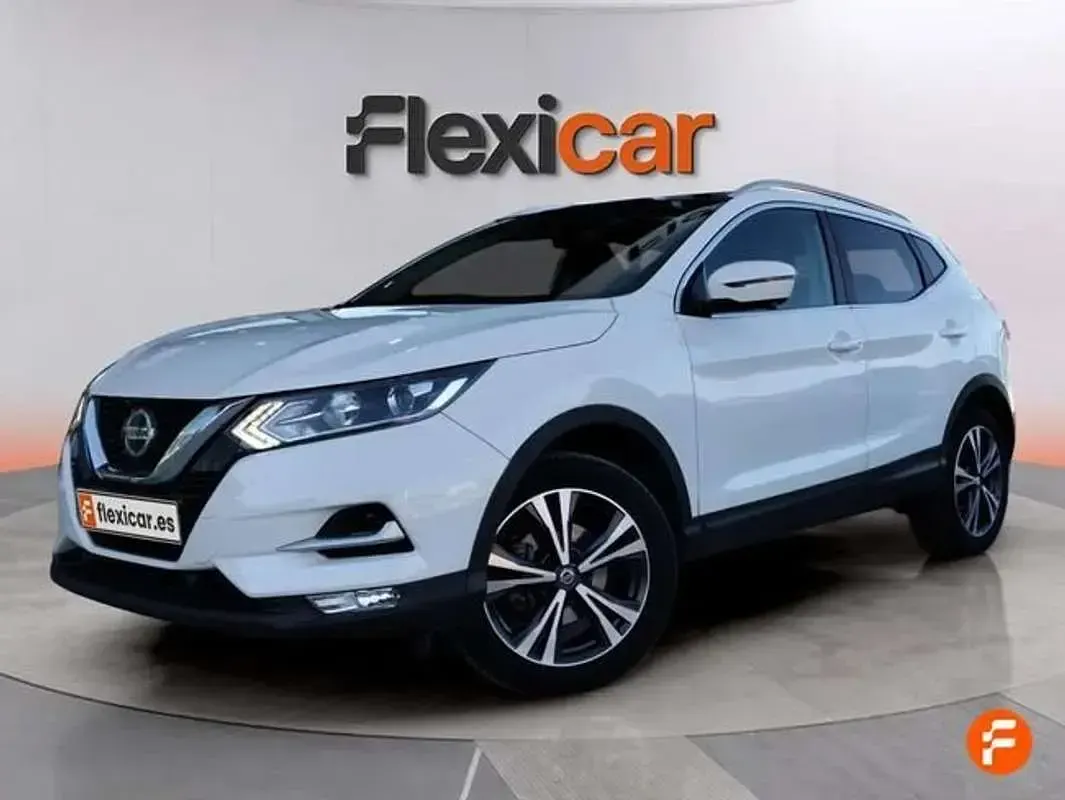 Käytetty Nissan Qashqai N-Connecta 116 HP (85 kW) 2018 Valkoinen Katumaasturi