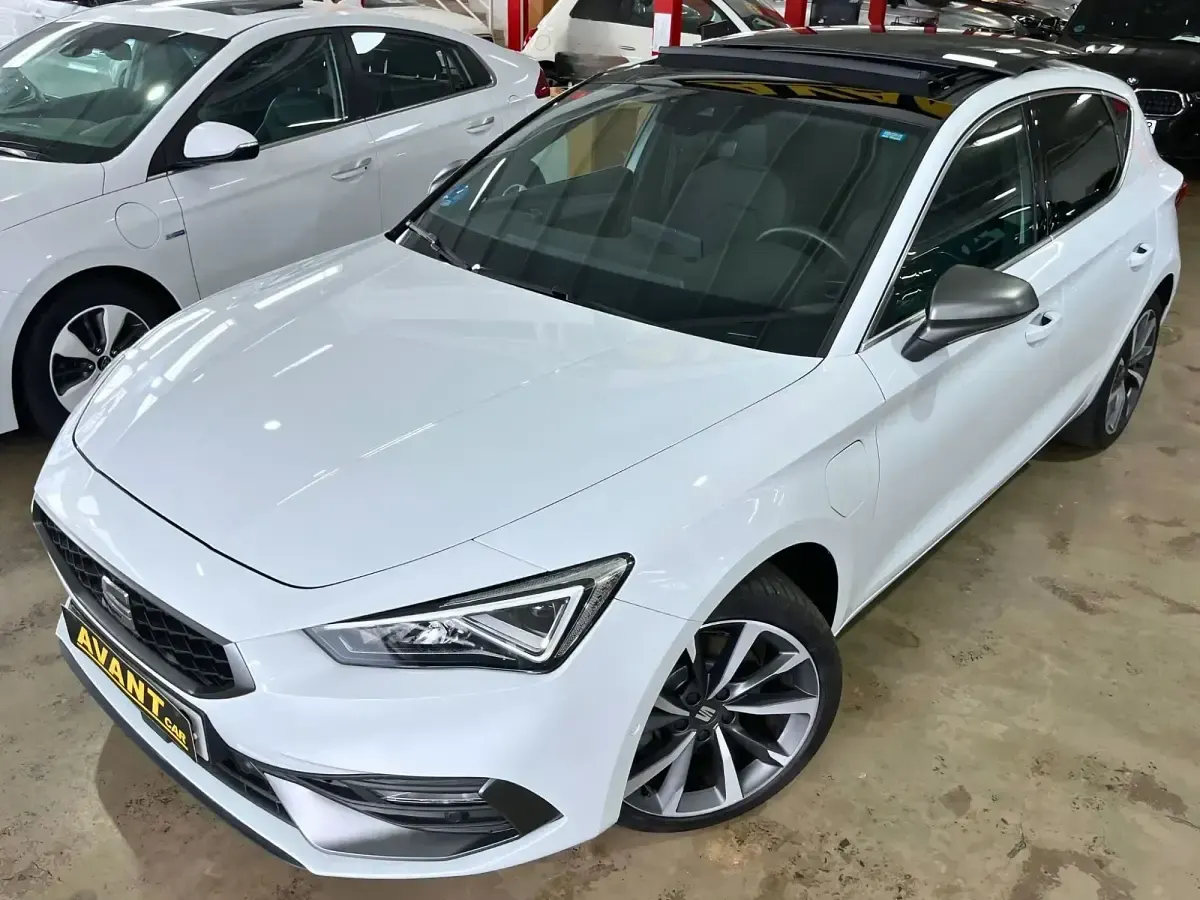 Usado Seat Leon FR 205 CV (150 kW) 2021 Blanco Berlina