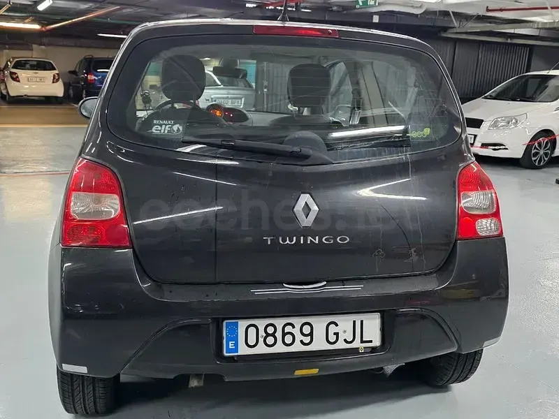 Usado Renault Twingo Dynamique 65 CV (47 kW) 2008 Negro Utilitario