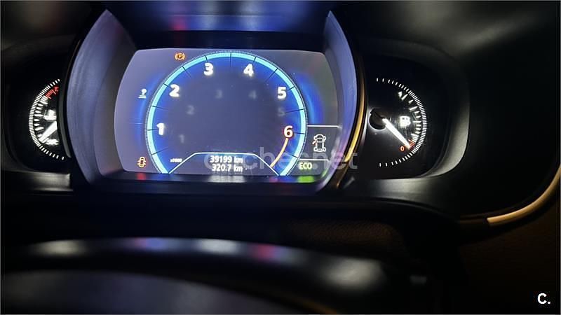 Usado Renault Mégane IV LIMITED 100 CV (73 kW) 2018 Rojo Berlina