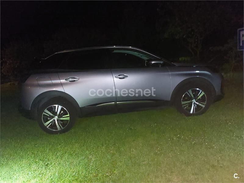 Usado Peugeot 3008 Allure 130 CV (95 kW) 2021 Gris / plata SUV