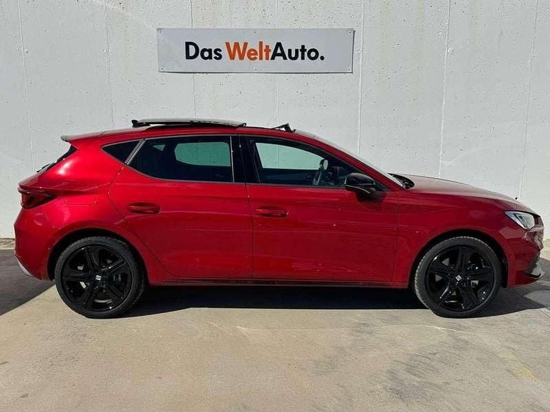 Usado Seat Leon FR 204 CV (150 kW) 2025 Rojo Utilitario