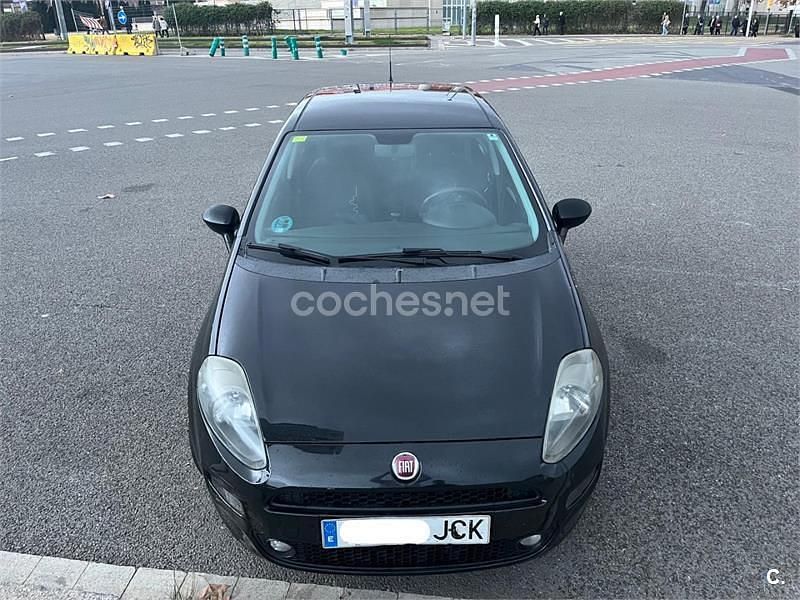 Usado Fiat Punto Easy 69 CV (50 kW) 2015 Negro Utilitario