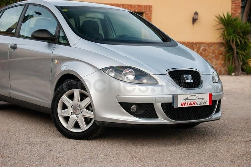 Usado Seat Altea Reference 105 CV (77 kW) 2007 Gris / plata Monovolumen