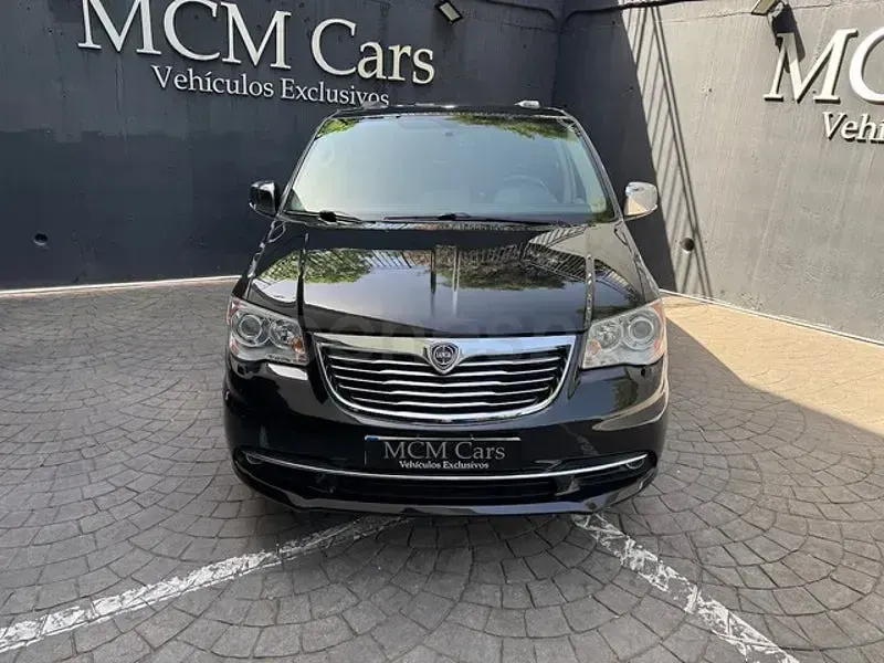 Usado Lancia Voyager Platinum 177 CV (130 kW) 2014 Negro Monovolumen